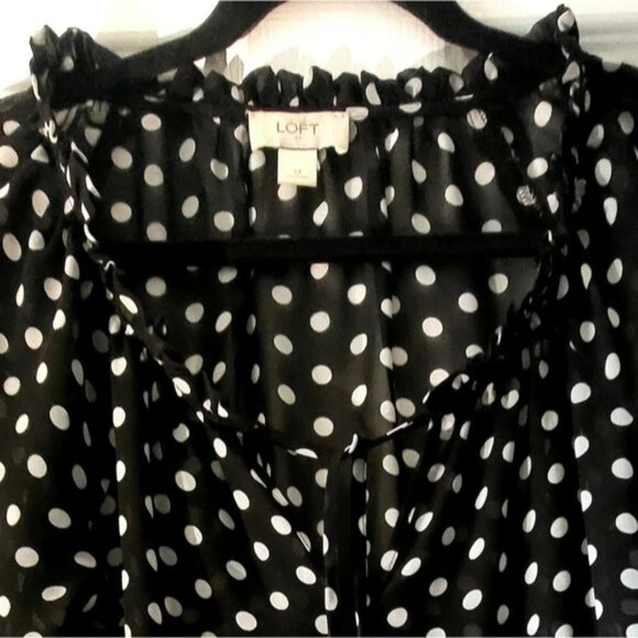 Ann Taylor Loft - NWOT - Black and White Sheer Polka Dot Top,  Size M - Picture 5 of 6